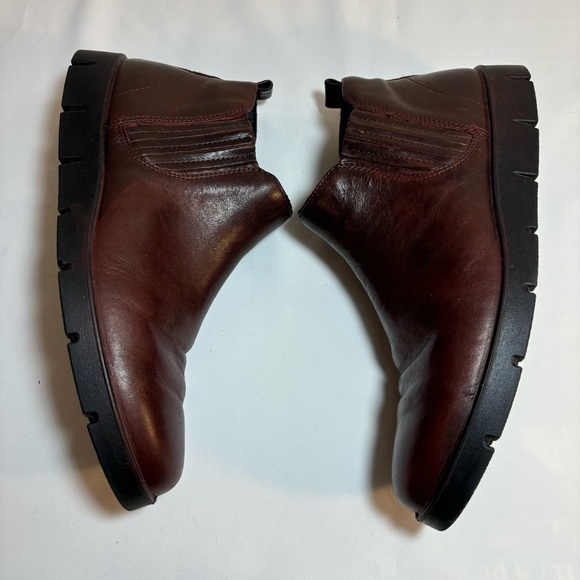 ECCO Sz 10 Low Top Ankle Booties Comfort Boots Rubber Sole Pull On Leather - Picture 5 of 9
